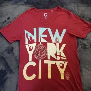 Low cut V-neck t-shirt